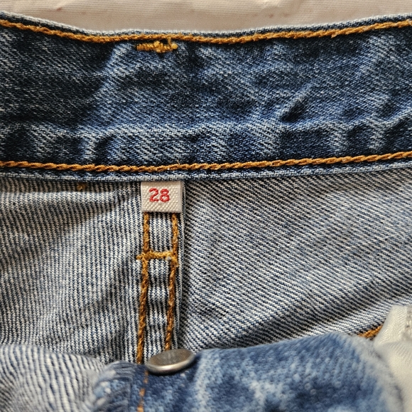Levi's Women's Denim Button Fly Jean Shorts Size 28 - Picture 6 of 6